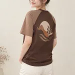 Áo thun đồng phục tay raglan màu nâu cà phê, vải cotton poly, in chuyển nhiệt sau lưng