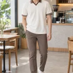 Áo polo đồng phục cổ V phối viền màu nâu cà phê, vải cotton rayon, thân áo tối giản