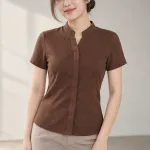 Đồng phục văn phòng áo kiểu cổ trụ màu nâu cà phê, vải pique mềm, tay áo gọn