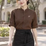 Đồng phục quán cafe sơ mi cổ tàu màu nâu cà phê, vải canvas mềm, logo thêu tối giản
