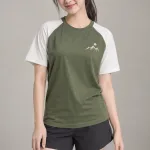 Áo teambuilding tay raglan màu xanh rêu, vải cotton poly, chia màu theo đội