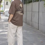Áo nhóm form oversize màu nâu cà phê, vải cotton poly, slogan sau lưng