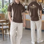Áo lớp polo phối sườn màu nâu cà phê, vải pique co giãn, tên lớp sau lưng
