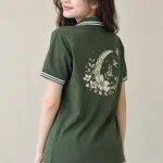 Áo lớp polo cổ bẻ sọc màu xanh rêu, vải cotton poly, tên lớp sau lưng