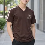 Áo lớp thun cổ tim thể thao màu nâu cà phê, vải thun co giãn bốn chiều, slogan trước ngực